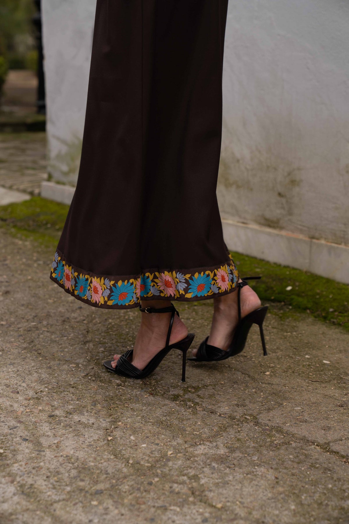 Falda Raíz